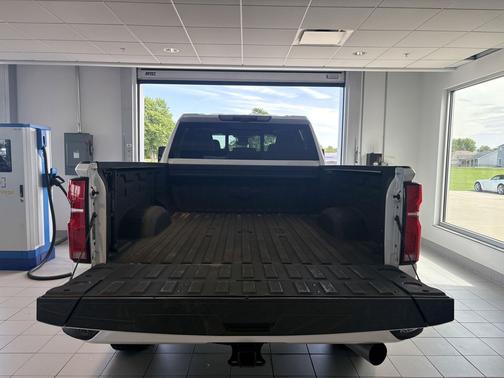 Iridescent Pearl Tricoat 2025 Chevrolet Silverado 2500 High Country