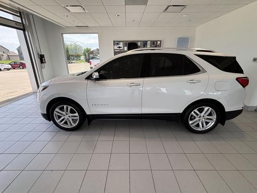 Iridescent Pearl Tricoat 2021 Chevrolet Equinox Premier w/1LZ