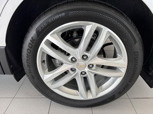 Iridescent Pearl Tricoat 2021 Chevrolet Equinox Premier w/1LZ