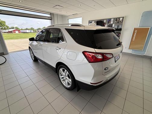 Iridescent Pearl Tricoat 2021 Chevrolet Equinox Premier w/1LZ