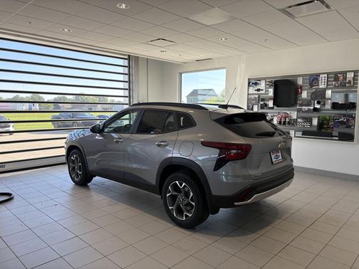 Sterling Gray Metallic 2026 Chevrolet Trax LT