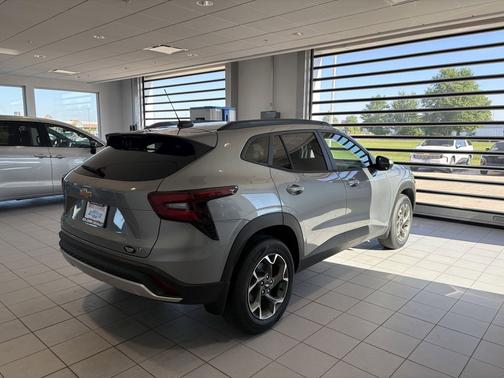 Sterling Gray Metallic 2026 Chevrolet Trax LT
