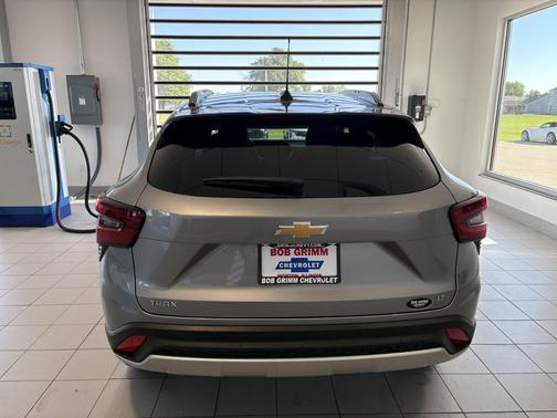 Sterling Gray Metallic 2026 Chevrolet Trax LT