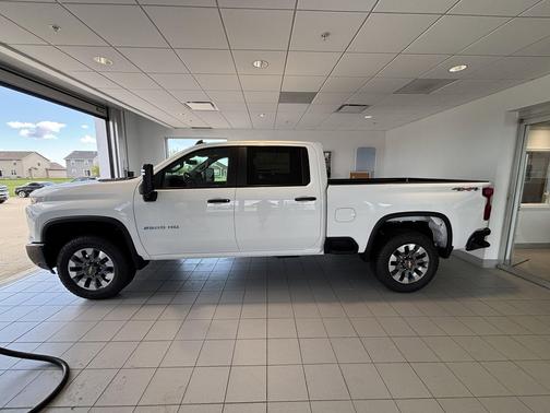 Summit White 2026 Chevrolet Silverado 2500 Custom