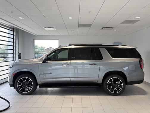 2023 Chevrolet Suburban RST