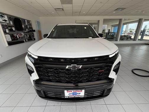 Iridescent Pearl Tricoat 2024 Chevrolet Traverse RS