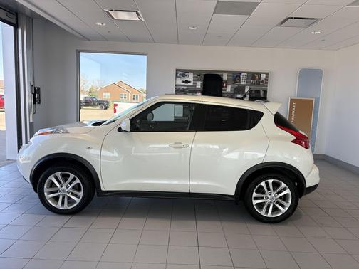 White Pearl 2014 Nissan Juke SL