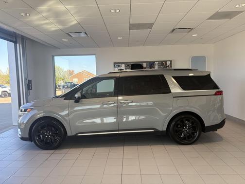 2022 Kia Carnival SX