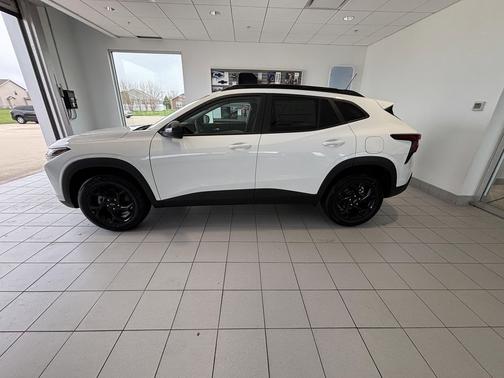 Summit White 2026 Chevrolet Trax LT