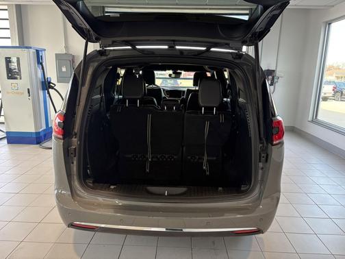 2025 Chrysler Pacifica L