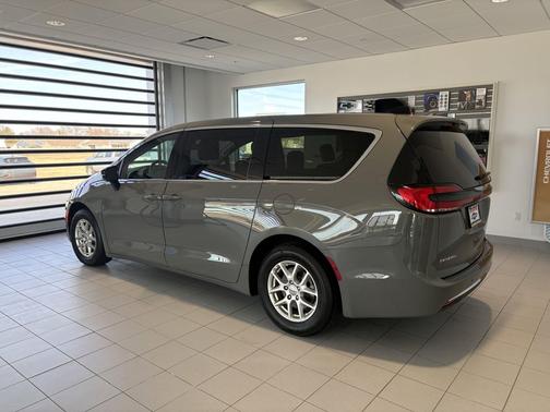 2025 Chrysler Pacifica L