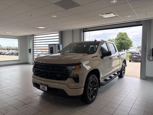 White Sands 2026 Chevrolet Silverado 1500 Custom