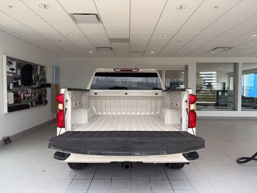 White Sands 2026 Chevrolet Silverado 1500 Custom