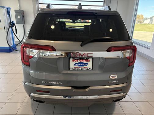 2022 GMC Acadia Denali