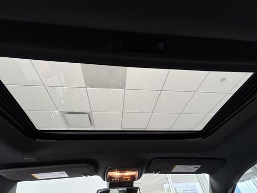 Summit White 2023 GMC Canyon Denali
