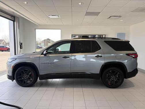 Sterling Gray Metallic 2023 Chevrolet Traverse Premier