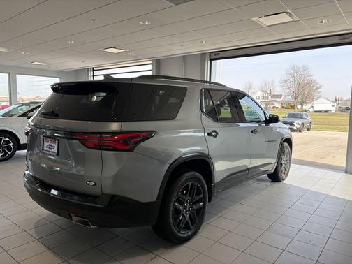 Sterling Gray Metallic 2023 Chevrolet Traverse Premier