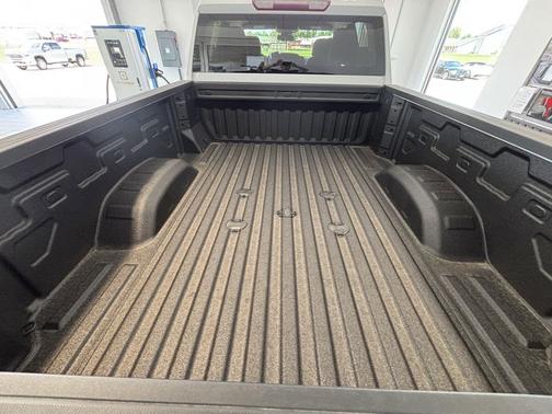 Summit White 2026 Chevrolet Silverado 2500 Custom