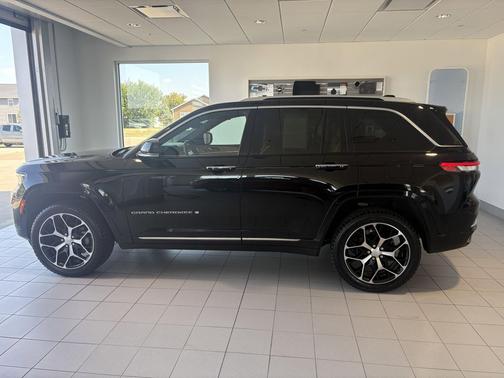 2022 Jeep Grand Cherokee Summit