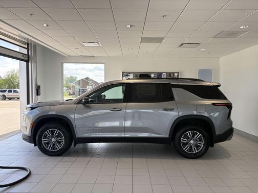 Sterling Gray Metallic 2026 Chevrolet Traverse LT
