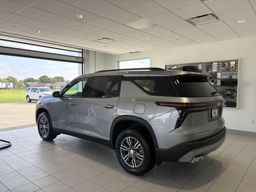 Sterling Gray Metallic 2026 Chevrolet Traverse LT