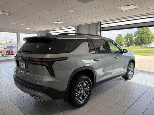 Sterling Gray Metallic 2026 Chevrolet Traverse LT