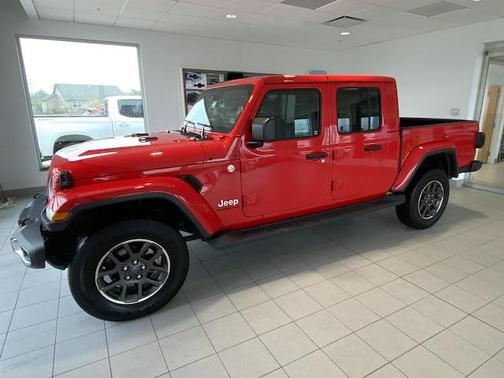 Photo 2 of 35 of 2020 Jeep Gladiator Overland