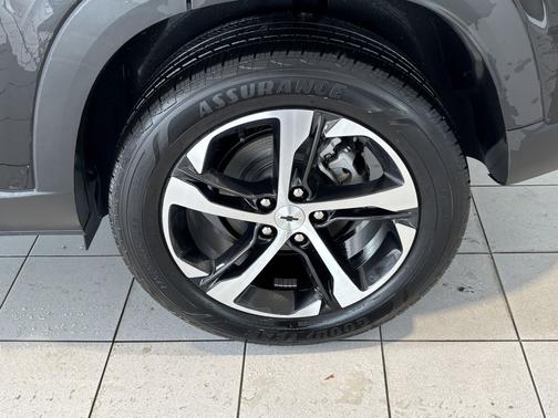 Mosaic Black Metallic 2024 Chevrolet Trax FWD 1RS