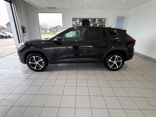 Mosaic Black Metallic 2024 Chevrolet Trax FWD 1RS