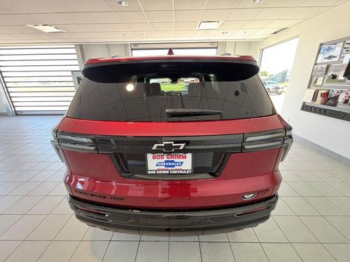 Radiant Red Tintcoat 2026 Chevrolet Traverse RS