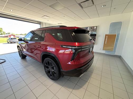 Radiant Red Tintcoat 2026 Chevrolet Traverse RS