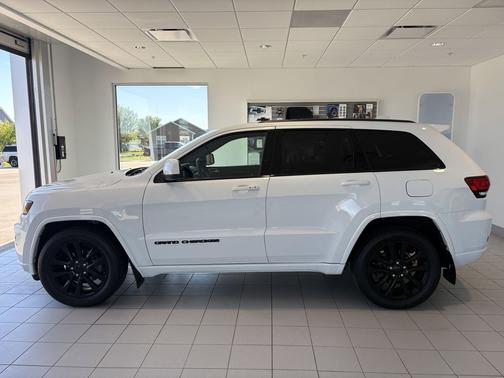 Bright White Clearcoat 2017 Jeep Grand Cherokee Altitude