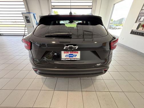 Mosaic Black Metallic 2026 Chevrolet Trax LT