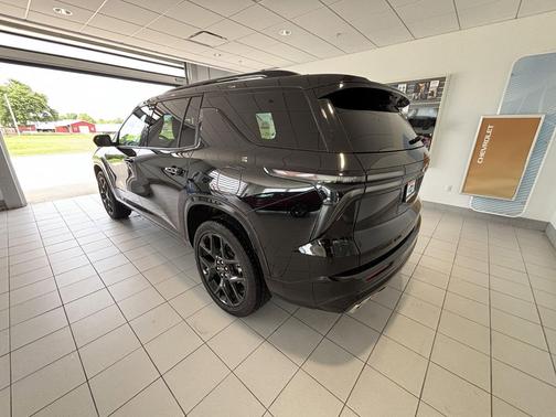 Mosaic Black Metallic 2025 Chevrolet Traverse RS