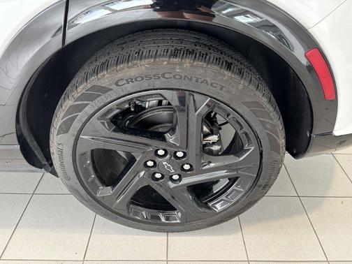 Iridescent Pearl Tricoat 2025 Chevrolet Equinox EV RS