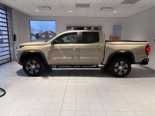 2024 GMC Canyon AT4