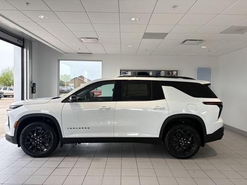 Summit White 2026 Chevrolet Traverse LT
