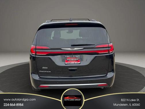 Brilliant Black Crystal Pearlcoat 2022 Chrysler Pacifica Touring L