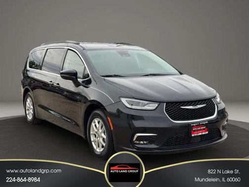 Brilliant Black Crystal Pearlcoat 2022 Chrysler Pacifica Touring L