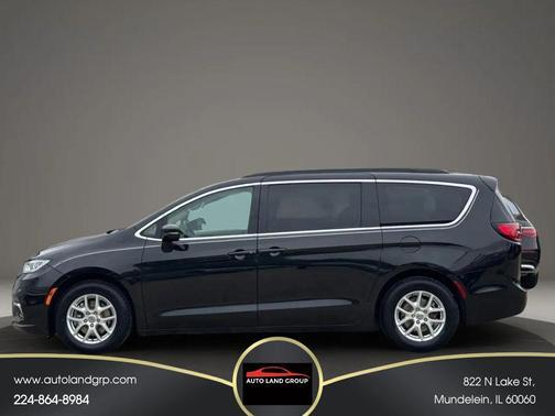 Brilliant Black Crystal Pearlcoat 2022 Chrysler Pacifica Touring L