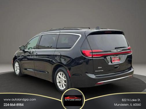 Brilliant Black Crystal Pearlcoat 2022 Chrysler Pacifica Touring L