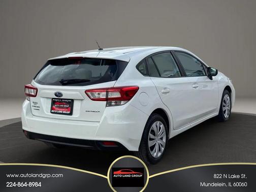 Crystal White Pearl 2019 Subaru Impreza 2.0i