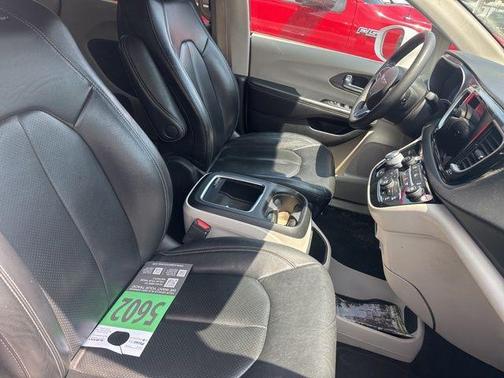 2022 Chrysler Pacifica Touring-L
