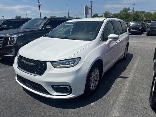 2022 Chrysler Pacifica Touring-L
