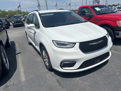 2022 Chrysler Pacifica Touring-L