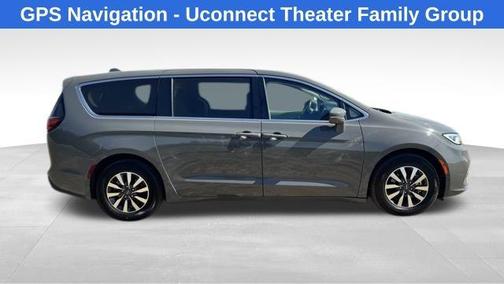 2022 Chrysler Pacifica Hybrid Touring L