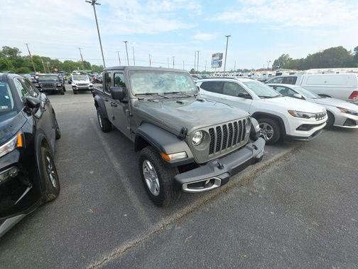 2023 Jeep Gladiator Sport