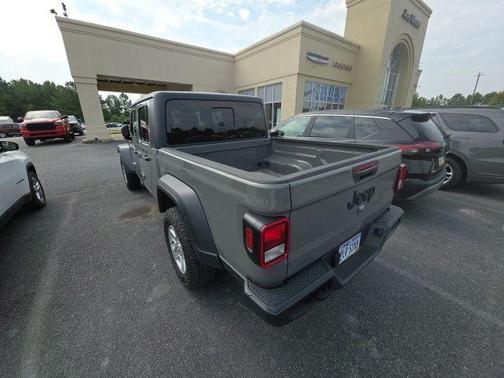 2023 Jeep Gladiator Sport
