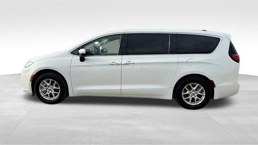 2023 Chrysler Pacifica Touring-L