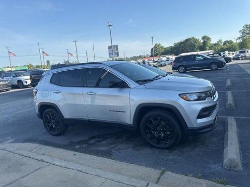 2024 Jeep Compass Latitude Lux